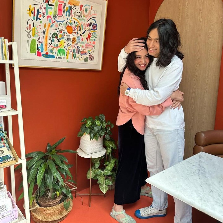 <p>Baru-baru ini, Gerald mengunggah beberapa potret mesra bersama sang istri tepat di hari ulang tahun Ayushita. Seperti diketahui, Ayushita genap berusia 37 tahun pada 9 Juni.&nbsp;(Foto: Instagram @geraldsitumorang/@ayushita)</p>