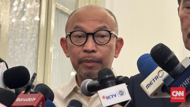 Anggota Dewan Ekonomi Nasional (DEN) Chatib Basri membantah kabar yang menyebut dirinya ditawari posisi menteri keuangan oleh Presiden Prabowo Subianto.