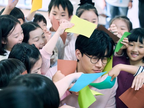 Teach You a Lesson Kim Moo-Yul as Na Hwa-jin in Teach You a Lesson. Cr. Kim Ji-yeon/Netflix © 2026