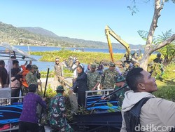 Eceng Gondok yang Tutupi 8 Hektare Danau Buyan Mulai Dibersihkan