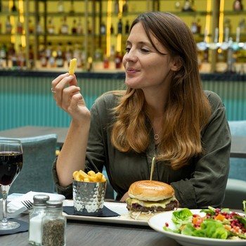 Food Noise Jadi Tantangan Orang Diet, Apa Itu?