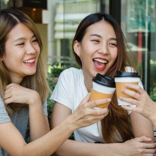 Fenomena Lipstick Effect, Ketika Rupiah Melemah tapi Jajan Kopi dan Skincare Tetap Ramai
