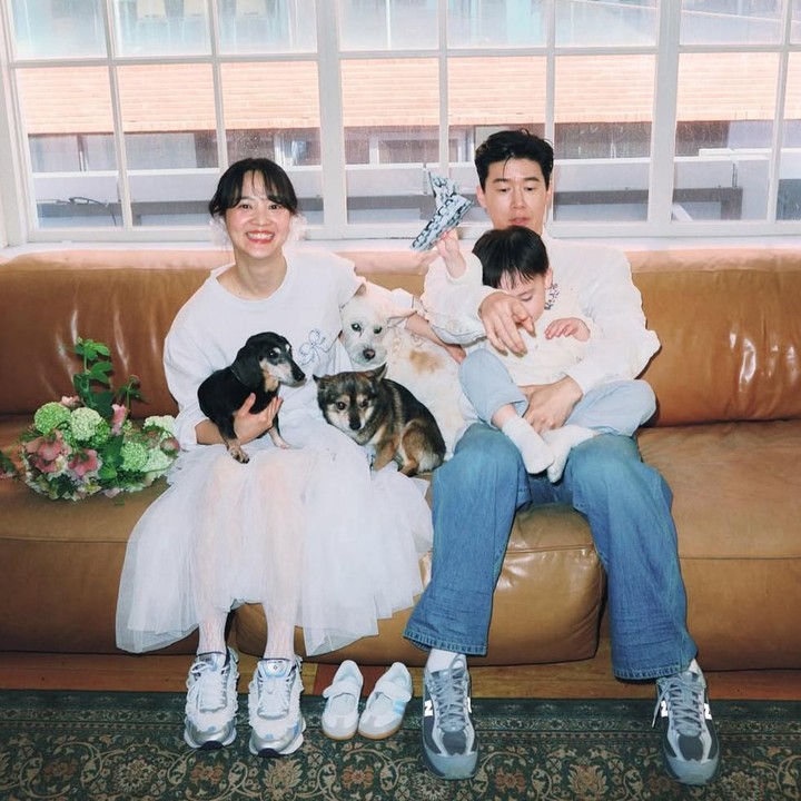 <p>Aktor Kim Mu Yeol sukses curi perhatian lewat perannya sebagai pengawas Na Hwa Jin di drama Korea <em>Teach You a Lesson</em>. Sang aktor diketahui telah memiliki istri seorang aktris dan anak. (Foto: Instagram @doflwl)</p>