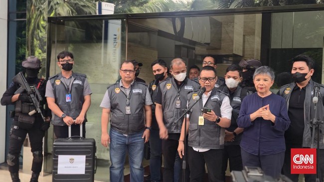 Kortas Tipikor Sita Dokumen-Barbuk Elektronik Usai Geledah Kantor Wika