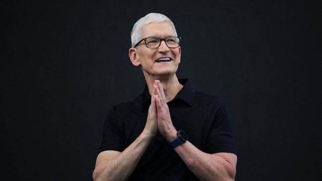 Cook mengaku terkesan dengan WWDC, karena bisa menjadi panggung yang mempertemukan Apple dengan jutaan developer dari seluruh dunia.