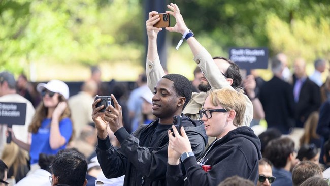 Ajang Worldwide Developers Conference (WWDC) 2026 jadi momen emosional bagi CEO Apple, Tim Cook.