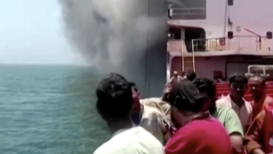Pasukan Amerika Serikat melumpuhkan sebuah kapal tanker minyak tanpa muatan di Teluk Oman pada Senin (8/6/2026) setelah kapal tersebut mencoba berlayar menuju pelabuhan di Iran. (Tangkapan Layar Video Reuters/)