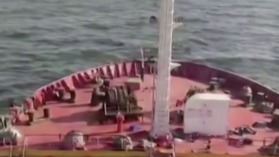 Pasukan Amerika Serikat melumpuhkan sebuah kapal tanker minyak tanpa muatan di Teluk Oman pada Senin (8/6/2026) setelah kapal tersebut mencoba berlayar menuju pelabuhan di Iran.