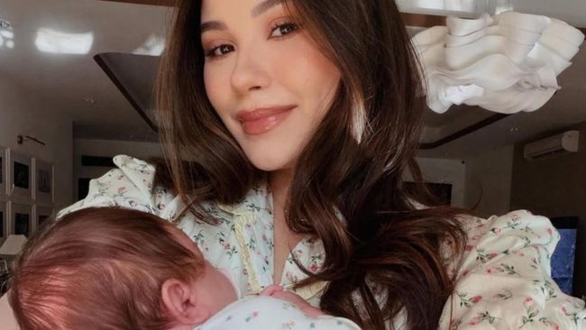 Potret Terbaru Alyssa Daguise Pakai Baju Matching Dengan Baby Soleil, Super Gemas