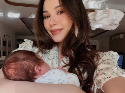 Terpopuler: Momen Manis Alyssa Daguise Pakai Baju Matching dengan Baby Soleil
