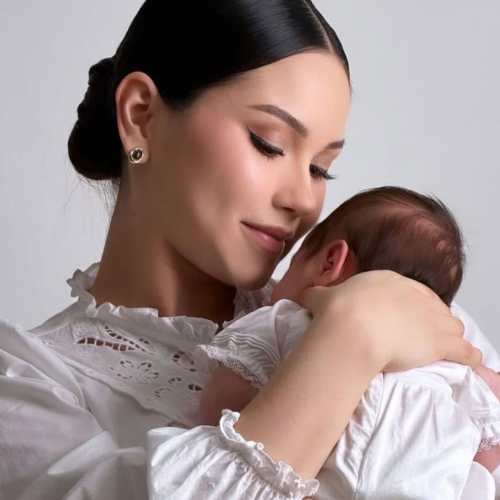 <p>Melalui unggahan di Instagram, Alyssa mengumumkan kelahiran bayi berjenis kelamin perempuan yang diberi nama Soleil Zephora Ghazali. Setelah melahirkan, Alyssa cukup sering membagikan aktivitasnya menjadi Bunda di media sosial. (Foto: Instagram @alyssadaguise)</p>
