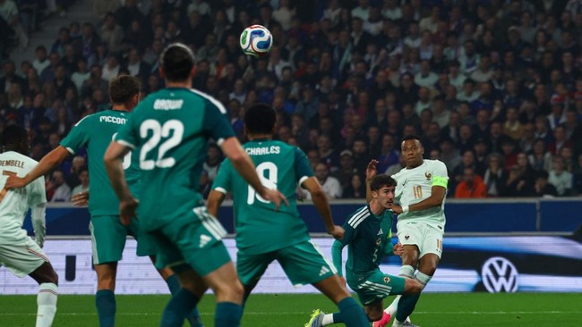 Soccer Football - International Friendly - France v Northern Ireland - Decathlon Arena Stade Pierre-Mauroy, Villeneuve-d'Ascq, France - June 8, 2026 France's Kylian Mbappe shoots at goal REUTERS/Sarah Meyssonnier