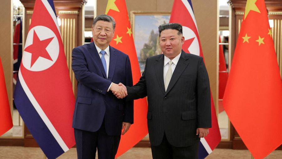 Presiden China Xi Jinping menghadiri jamuan makan malam nan diselenggarakan oleh pemimpin Korea Utara Kim Jong Un di Aula Mokran, Pyongyang, Korea Utara, Senin (8/6/2026). (KCNA via REUTERS)