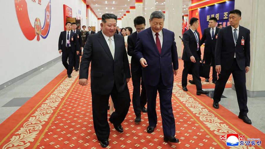 Presiden China Xi Jinping menghadiri jamuan makan malam nan diselenggarakan oleh pemimpin Korea Utara Kim Jong Un di Aula Mokran, Pyongyang, Korea Utara, Senin (8/6/2026). (KCNA via REUTERS)