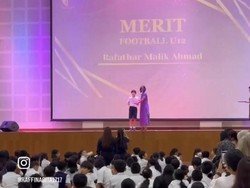 Raffi Ahmad dan Nagita Bangga, Rafathar Terima Piagam Penghargaan dari Sekolah