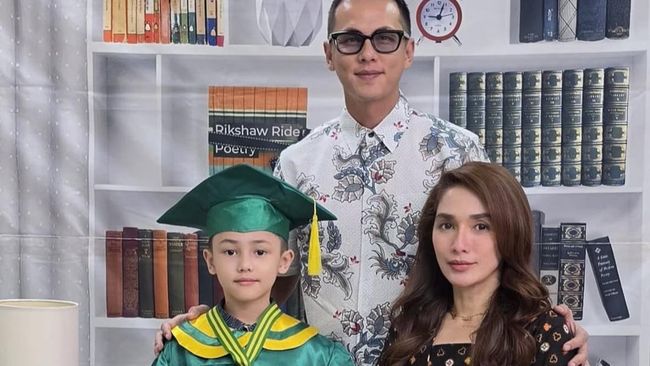 Saka Anak Ussy Sulistiawaty Dan Andhika Pratama Lulus Tk, Intip Potret Bahagianya