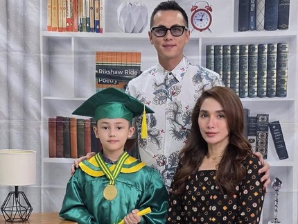 Saka Anak Ussy Sulistiawaty & Andhika Pratama Lulus TK, Intip Potret Bahagianya
