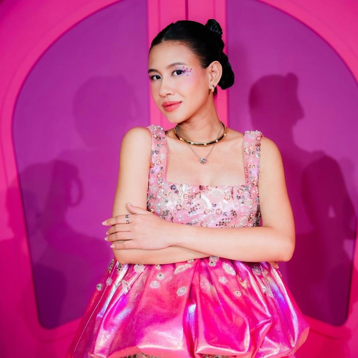 <p>Artis Shenina Cinnamon tengah menjalani kehamilan pertamanya, Bunda. Meski tengah hamil, Shenina tetap berkarya di dunia akting. Baru-baru ini, Shenina Cinnamon merilis <em>series</em> terbarunya yang berjudul '<em>Night Shift for Cuties</em>'. (Foto: Instagram @sheninacinnamon)</p>