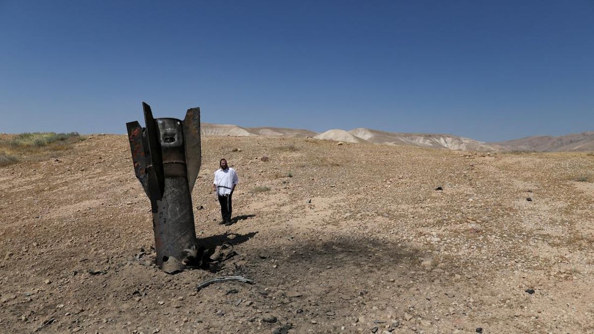 FOTO: Sisa Rudal Iran Tertancap di Tepi Barat yang Dikuasai Israel