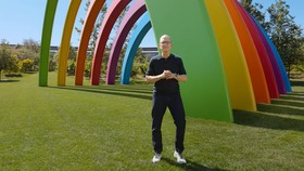 Ajang Worldwide Developers Conference (WWDC) 2026 jadi momen emosional bagi CEO Apple, Tim Cook.
