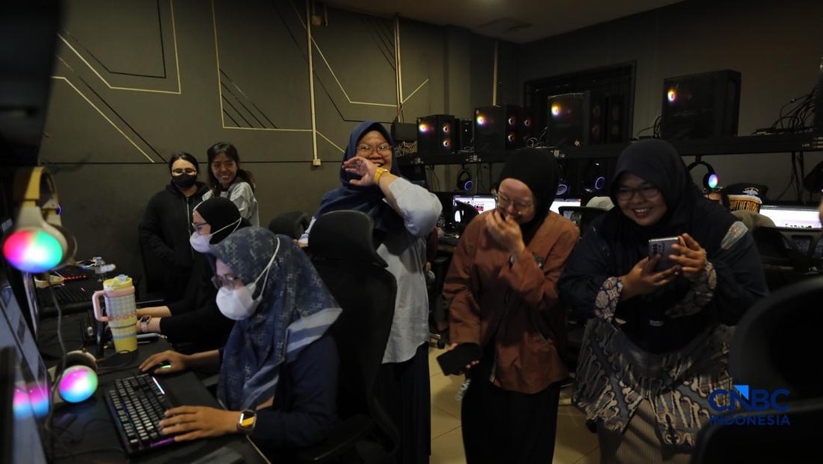 Potret Haru ARMY Berhasil Dapat Tiket BTS usai War Sengit di Warnet