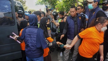 Para Orang tua Korban Daycare Aresha Datangi Rekonstruksi Te
