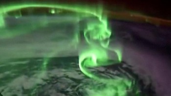 Astronaut NASA Jessica Meir, merekam video time-lapse keindahan aurora australis dari luar angkasa pada Minggu (7/6).