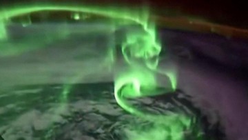 Penampakan Keindahan Aurora Australis dari Luar Angkasa