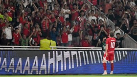 Pesepak bola Timnas Indonesia Ole Romeny berselebrasi usai membobol gawang Timnas Mozambik dalam laga FIFA Matchday di Stadion Utama Gelora Bung Karno (SUGBK), Senayan, Jakarta, Selasa (9/6/2026). ANTARA FOTO/M Risyal Hidayat/sgd