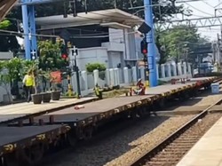 Viral Pria Nebeng Kereta Barang di Jatinegara, Sempat Dadah-dadah ke Petugas