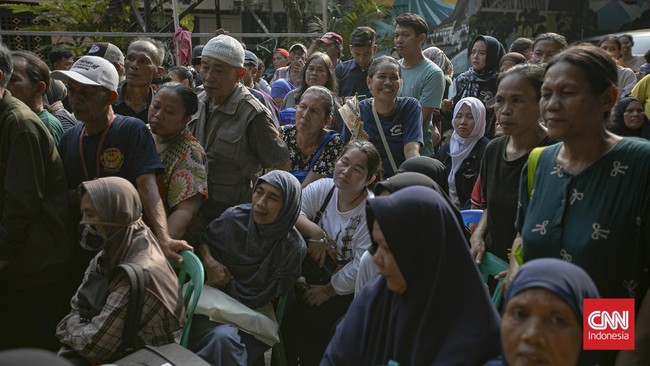 Antrean Distribusi Bantuan Pangan