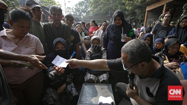 Antrean Distribusi Bantuan Pangan