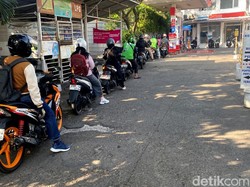 Keluh Kesah Warga Bandung Usai Harga BBM Naik