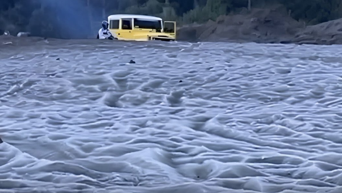 Gunung Bromo Diselimuti 'Salju', Suhu Ekstrem Tembus 2 Derajat Celcius