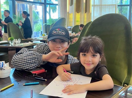 Hamidah Rachmayanti Bagikan Potret Putrinya Bersama K-Pop Idol Suho EXO: Enggak Nyangka Kan?