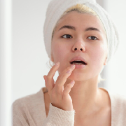 6 Scrub Bibir Alami yang Mudah Dibuat di Rumah
