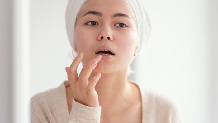 6 Scrub Bibir Alami yang Mudah Dibuat di Rumah