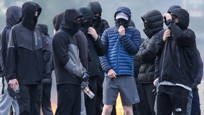 Kerusuhan Anti-Imigran Pecah di Belfast