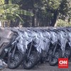 Deretan motor listrik berwarna biru-hitam terlihat terparkir rapi di kawasan industri Sentul, Kabupaten Bogor, Rabu (10/6/2026).