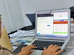 Lembur hingga Malam, Kisah Guru di Balik Ruwetnya PCMB Jabar