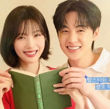 Joy dan Kim Hyun Jin Berbagi Bacaan yang Sama di Poster Drakor One of A Kind Romance
