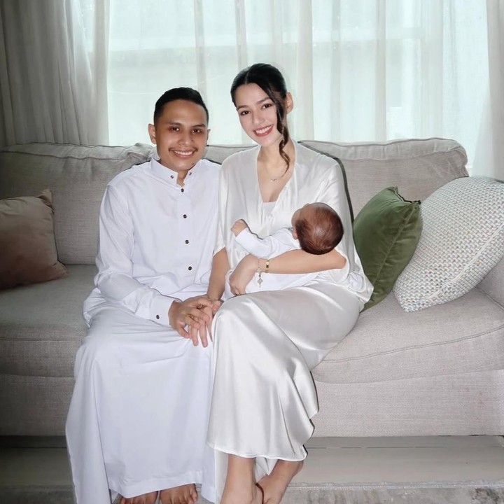 <p>Artis cantik Susan Sameh kini tengah menikmati perannya sebagai Bunda dari satu anak dari pernikahannya dengan Khalid Atamimi. Seperti diketahui, Susan menetap di Hamburg, Jerman, untuk mendampingi suaminya yang bekerja di sana, Bunda. (Foto: Instagram @susansameeh)</p>