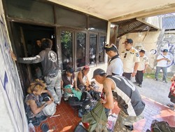 Anak Punk Tinggal di Bangunan Kosong Kuta, Penghasilan Rp 600 Ribu Sehari