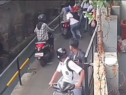 Viral Pelajar Bacok Pemotor di Jakbar, 2 Pelaku Diringkus Polisi