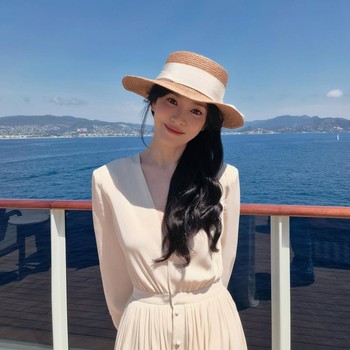 5 Potret Cantik Song Hye Kyo Saat Nikmati Liburan dengan Pemandangan Indah