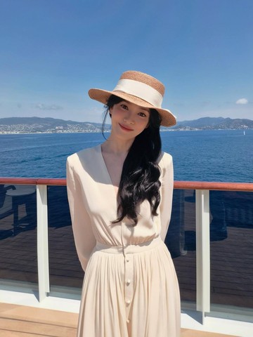 5 Potret Cantik Song Hye Kyo Saat Nikmati Liburan dengan Pemandangan Indah