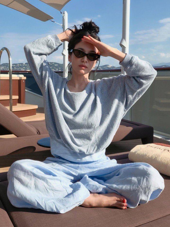 Baru-baru ini, aktris Korea Song Hye Kyo membagikan potret cantiknya di laman media sosial saat menikmati momen liburan./ Foto: instagram.com/kyo1122