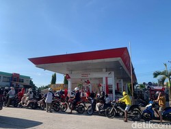 Harga Pertamax Naik, Ojol di Pangkalan Bun Menjerit-Antrean Pertalite Mengular
