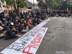 Mahasiswa Bandung Demo Soroti Rupiah Melemah hingga Kenaikan Harga BBM