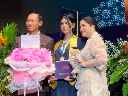 Momen Almira Yudhoyono Anak Anisa Pohan Lulus SMA, Jadi Salah Satu Siswa Terbaik
